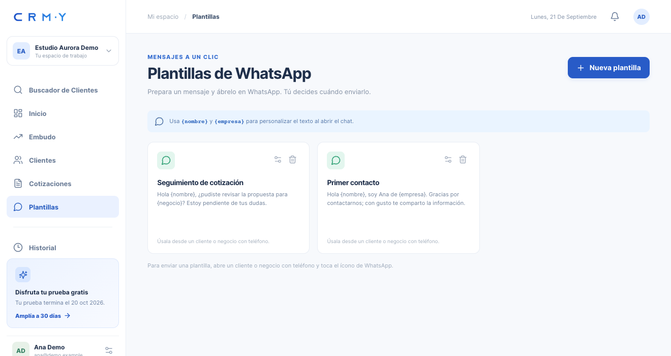 Pantalla real de CRMY con una plantilla de seguimiento de WhatsApp y datos de demostración.